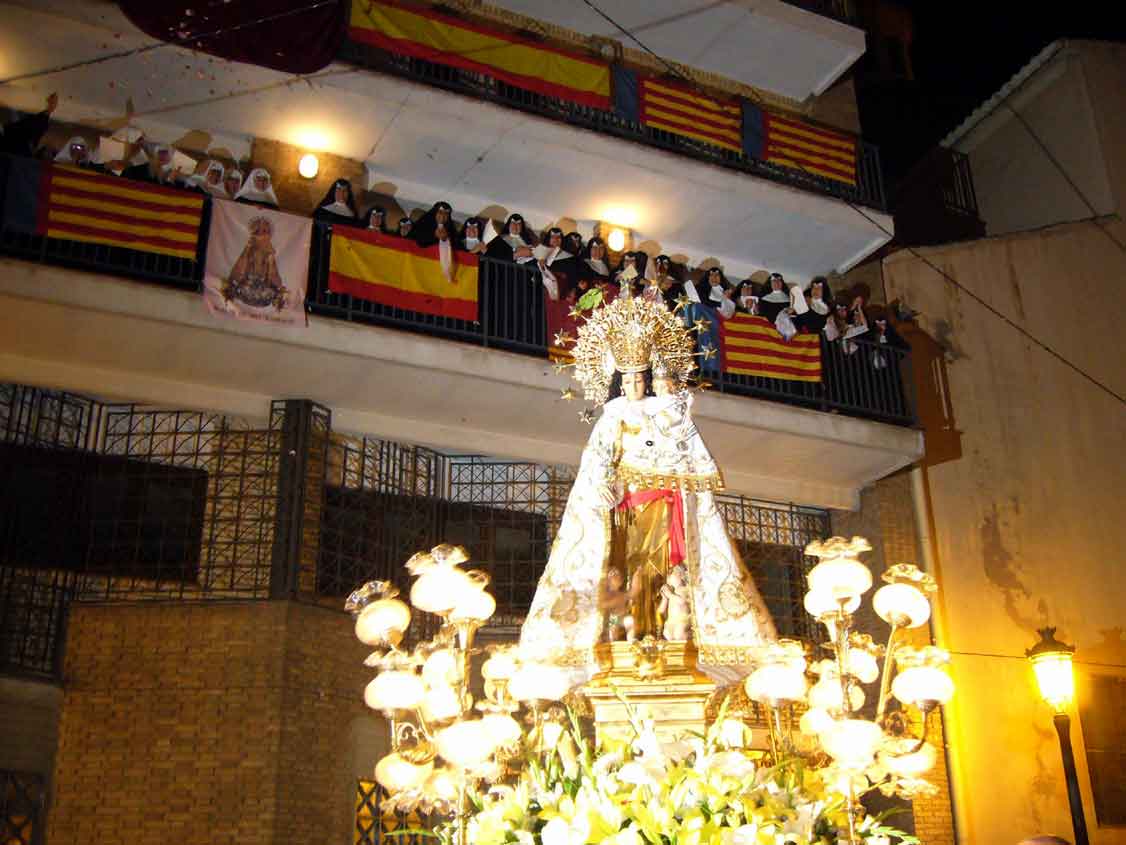 2007 parada de la virgen de los desamparados frente asilo hermanitas valencia